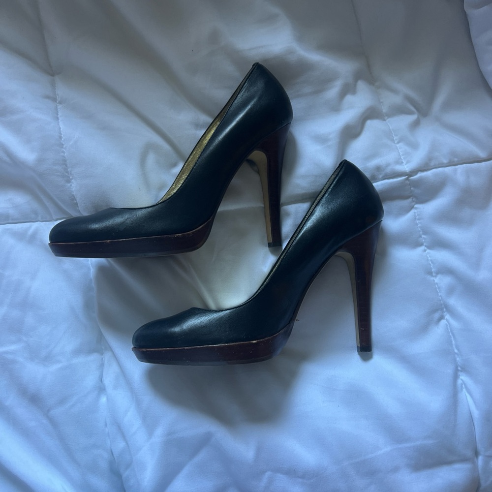 Black heels with wood accent and gold insole